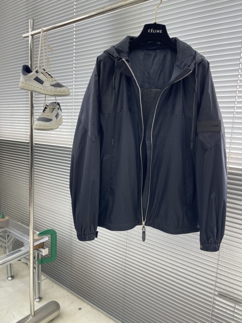 l0vis Vvtt0n outwear